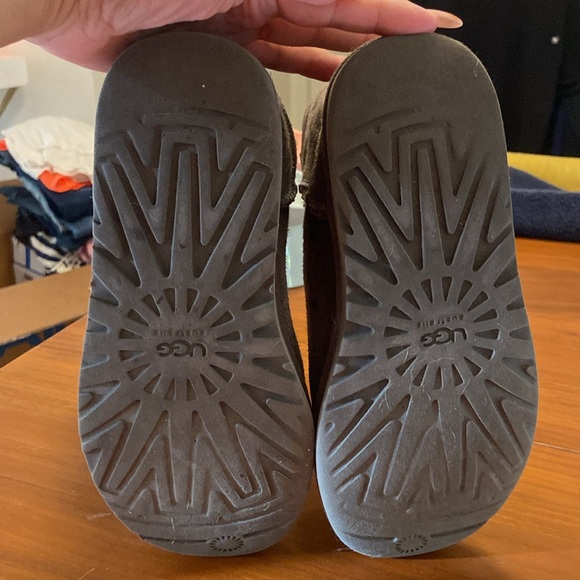 UGG Classic Short Boot. Grey. Sz 6. - Picture 5 of 6